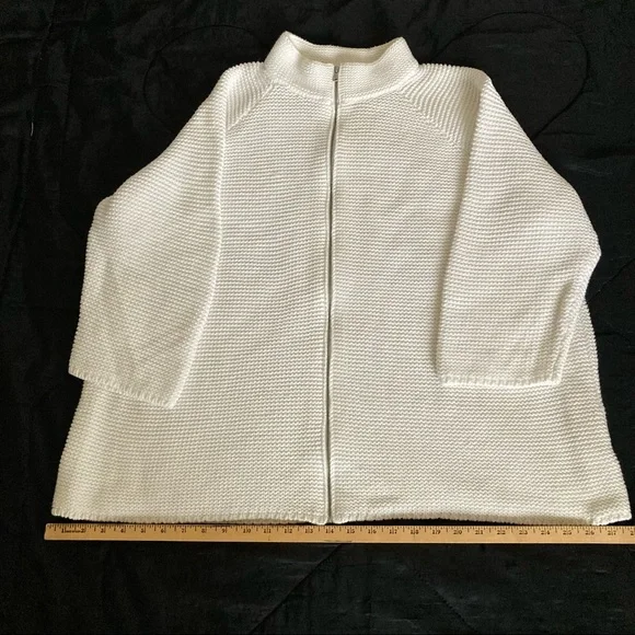 Talbots casual white knit sweater with front zipper and 3/4 length sleeves. - Picture 5 of 9